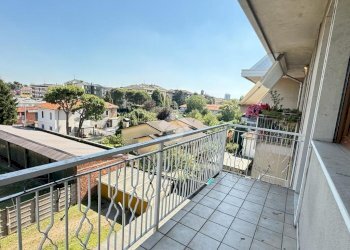 Four-room apartment Via Alessandro Volta, Legnano - photo 30