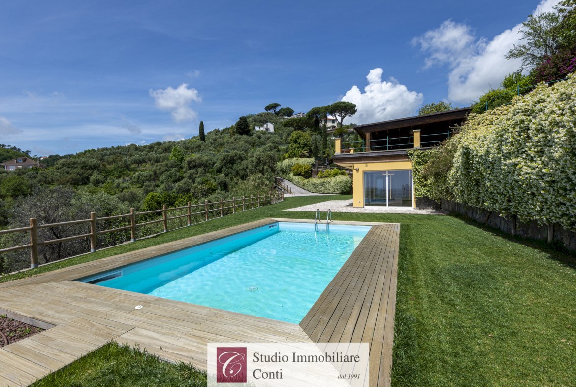 Three-room apartment Via della Pineta, Varazze - photo 1
