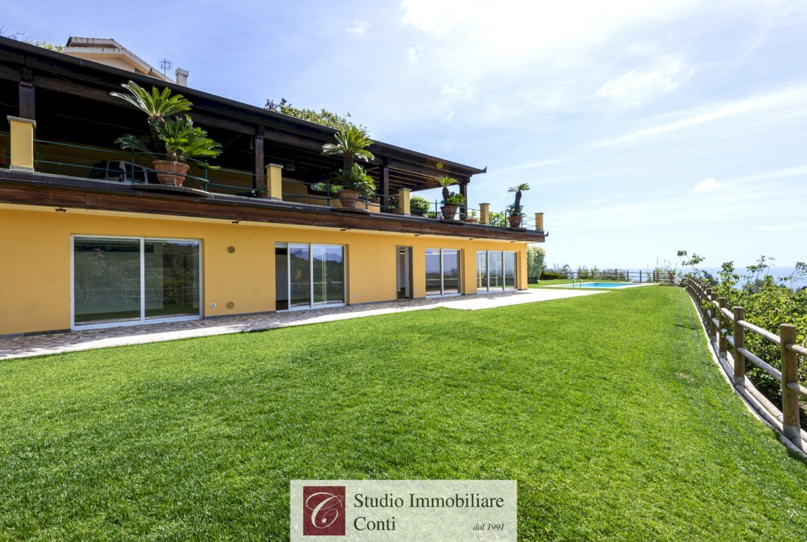 Three-room apartment Via della Pineta, Varazze - photo 2