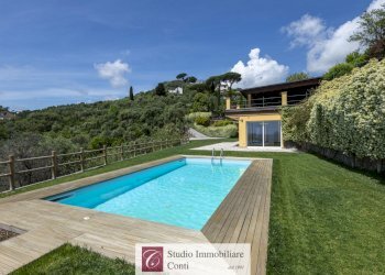 Three-room apartment Via della Pineta, Varazze - photo 1