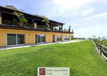 Three-room apartment Via della Pineta, Varazze - photo 2
