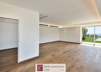 Three-room apartment Via della Pineta, Varazze - photo 9