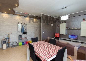 Sala da pranzo - Trilocale Via Delle Robinie
 
4, Catania - foto 4