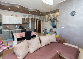 Sala da pranzo - Trilocale Via Delle Robinie
 
4, Catania - foto 6