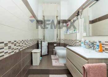 Bagno - Trilocale Via Delle Robinie
 
4, Catania - foto 15