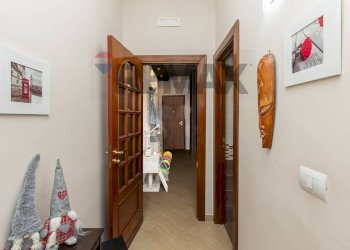 Hall / corridoio - Trilocale Via Delle Robinie
 
4, Catania - foto 18