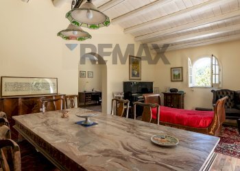 Sala da pranzo - Villa Via Fisicara
 
74, Caltagirone - photo 3