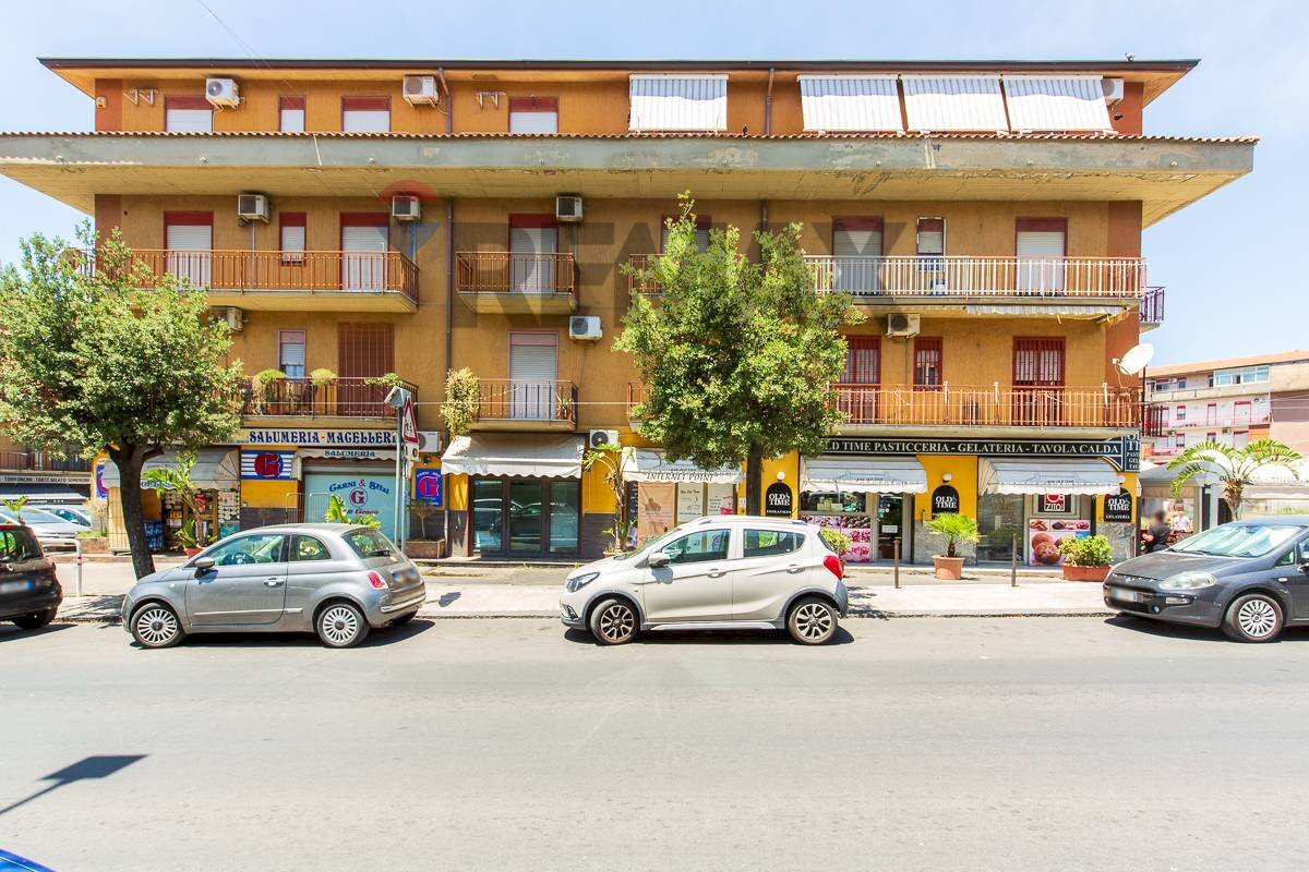 Edificio all\'aperto - Appartamento Viale Della Regione
 
39, Motta Sant'Anastasia - foto 1