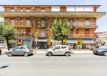 Edificio all\'aperto - Appartamento Viale Della Regione
 
39, Motta Sant'Anastasia - foto 1
