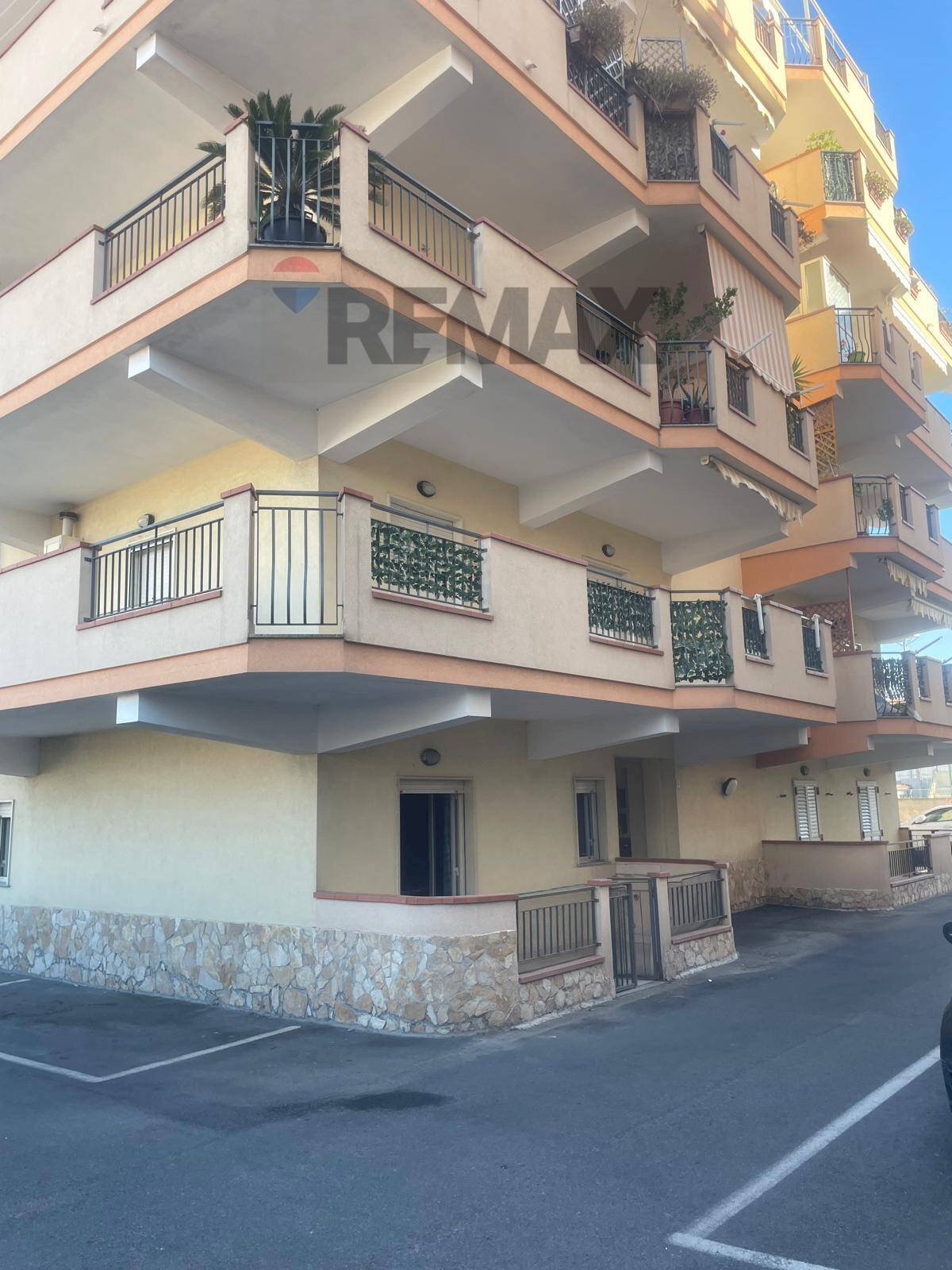 Edificio all\'aperto - Trilocale via regina margherita
 
627, Santa Teresa di Riva - foto 1