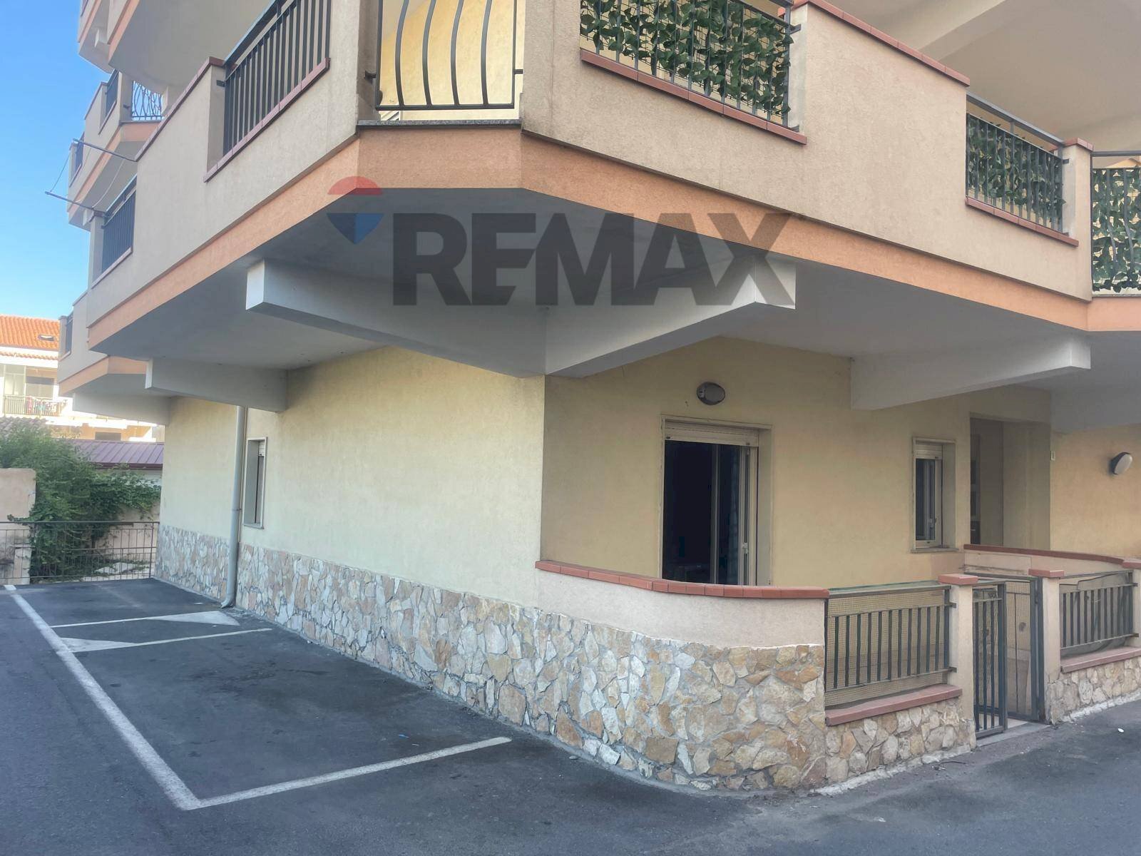 Edificio all\'aperto - Trilocale via regina margherita
627, Santa Teresa di Riva - foto 3