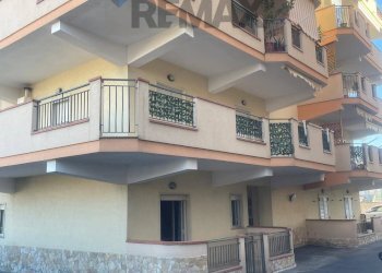 Edificio all\'aperto - Trilocale via regina margherita
 
627, Santa Teresa di Riva - foto 1