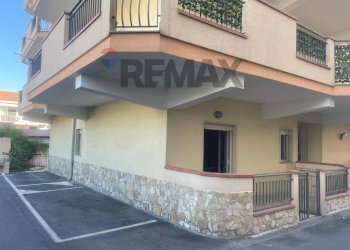 Edificio all\'aperto - Trilocale via regina margherita
 
627, Santa Teresa di Riva - foto 19