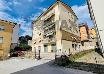 Edificio all\'aperto - Four-room apartment Via Bonacci Brunamonti
 
7, Recanati - photo 1