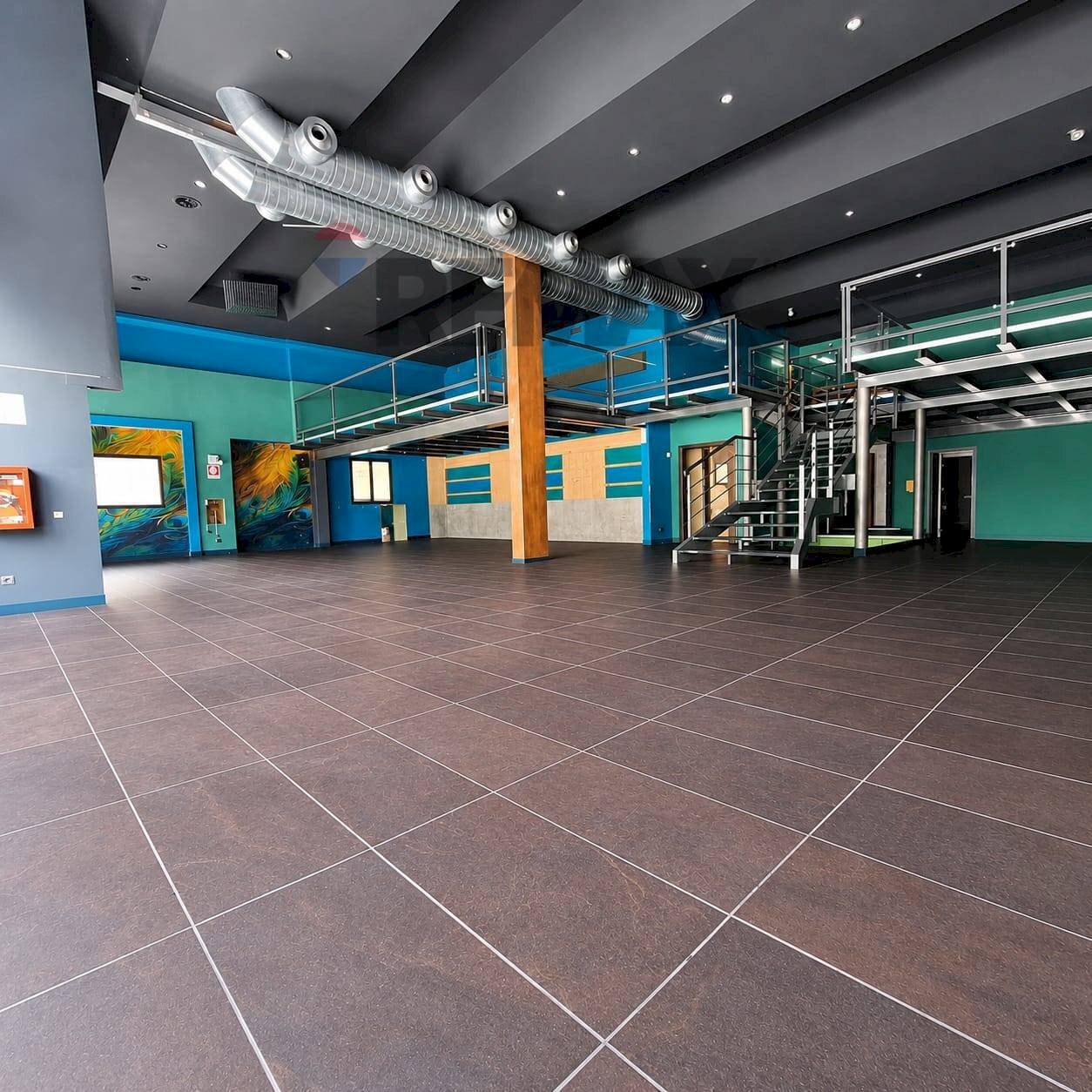 Palestra - Commercial Premises viale Stelvio
 
44, Morbegno - photo 1