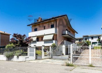 Edificio all\'aperto - Casa semi indipendente VIA BENEDETTO CROCE
 
22A, Besana in Brianza - foto 1