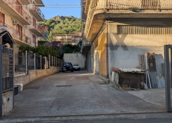 Edificio all\'aperto - Three-room apartment VIA OLIVETO
 
23, Gaggi - photo 4