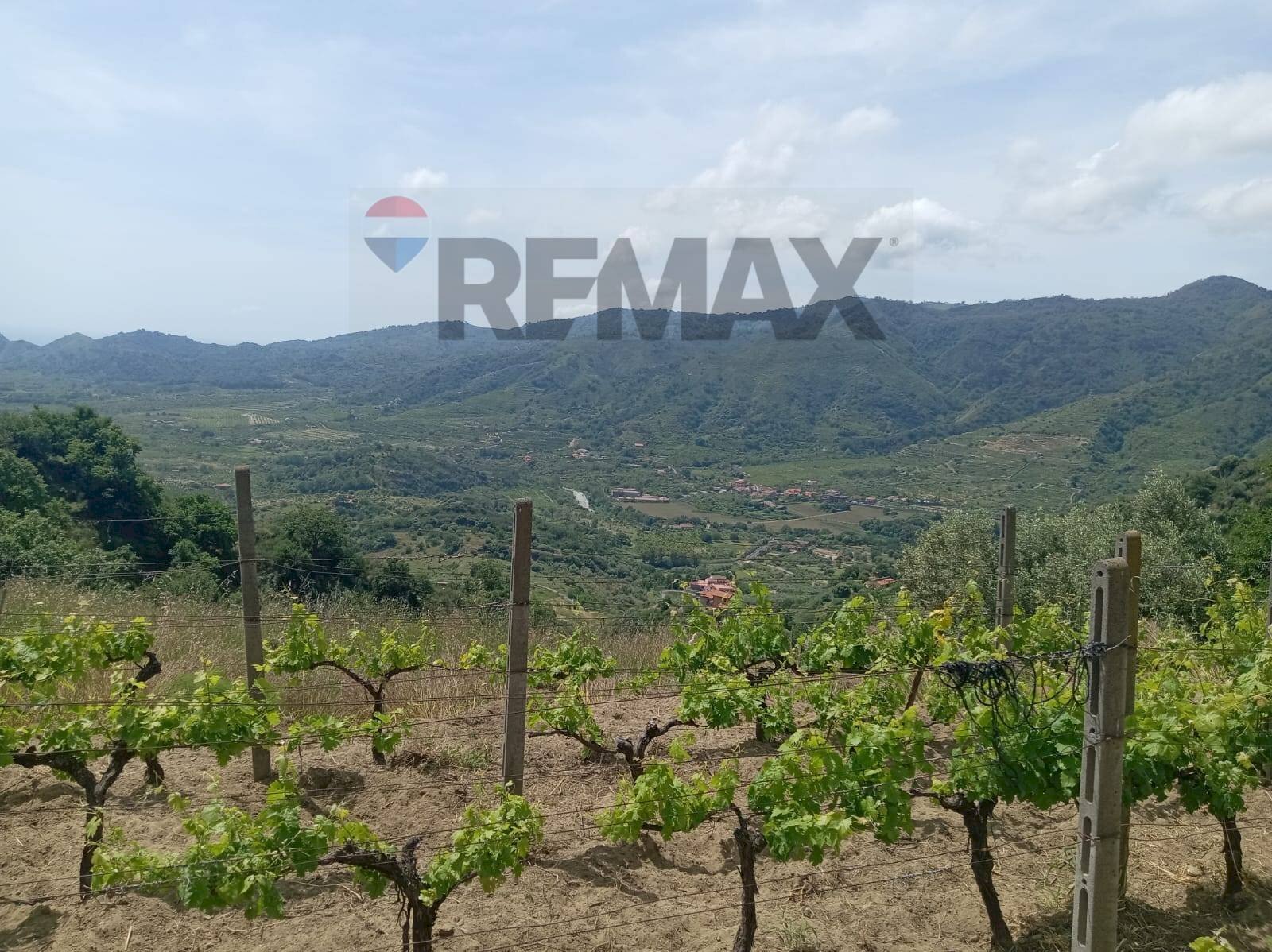 Vista delle montagne - Terreno agricolo POSTOLEONE
 
3, Graniti - foto 2