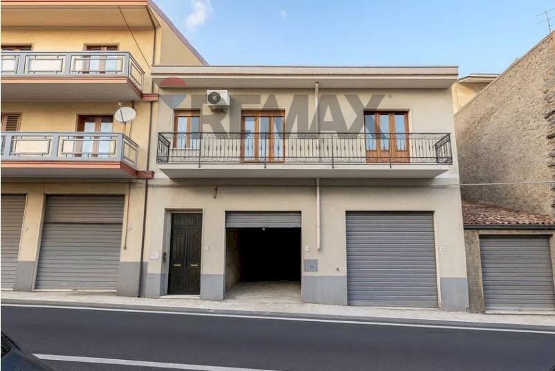 Edificio all\'aperto - Independent house Via Libertà
 
164, Linguaglossa - photo 1