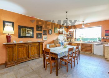 Sala da pranzo - Villa Via Carini
 
27, Acireale - photo 21