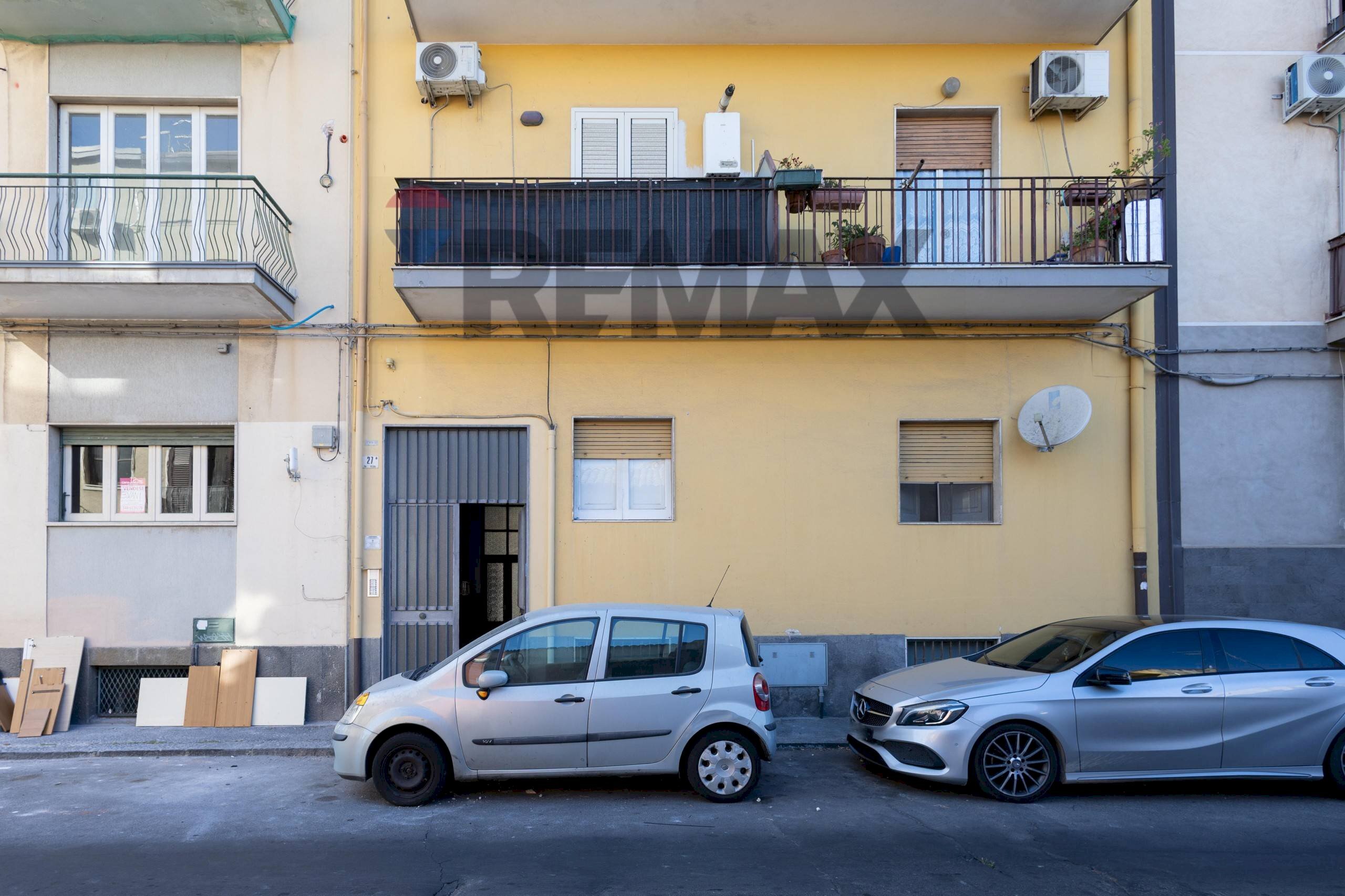 Edificio all\'aperto - Semi-detached house Via Vezzosi
 
27, Catania - photo 1