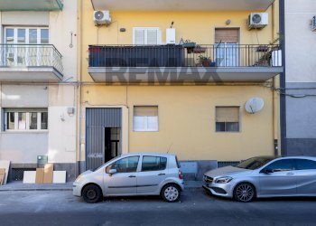 Edificio all\'aperto - Semi-detached house Via Vezzosi
 
27, Catania - photo 1
