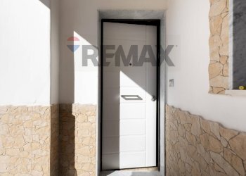 Hall / corridoio - Semi-detached house Via Vezzosi
 
27, Catania - photo 5