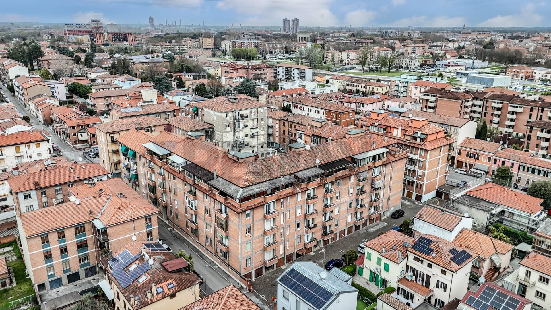 Edificio all\'aperto - Appartamento Via Compagnoni
 
56, Ferrara - foto 1