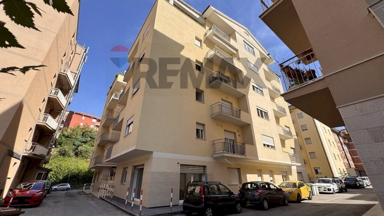 Edificio all\'aperto - Commercial Premises via Strinella
 
170, L'Aquila - photo 1