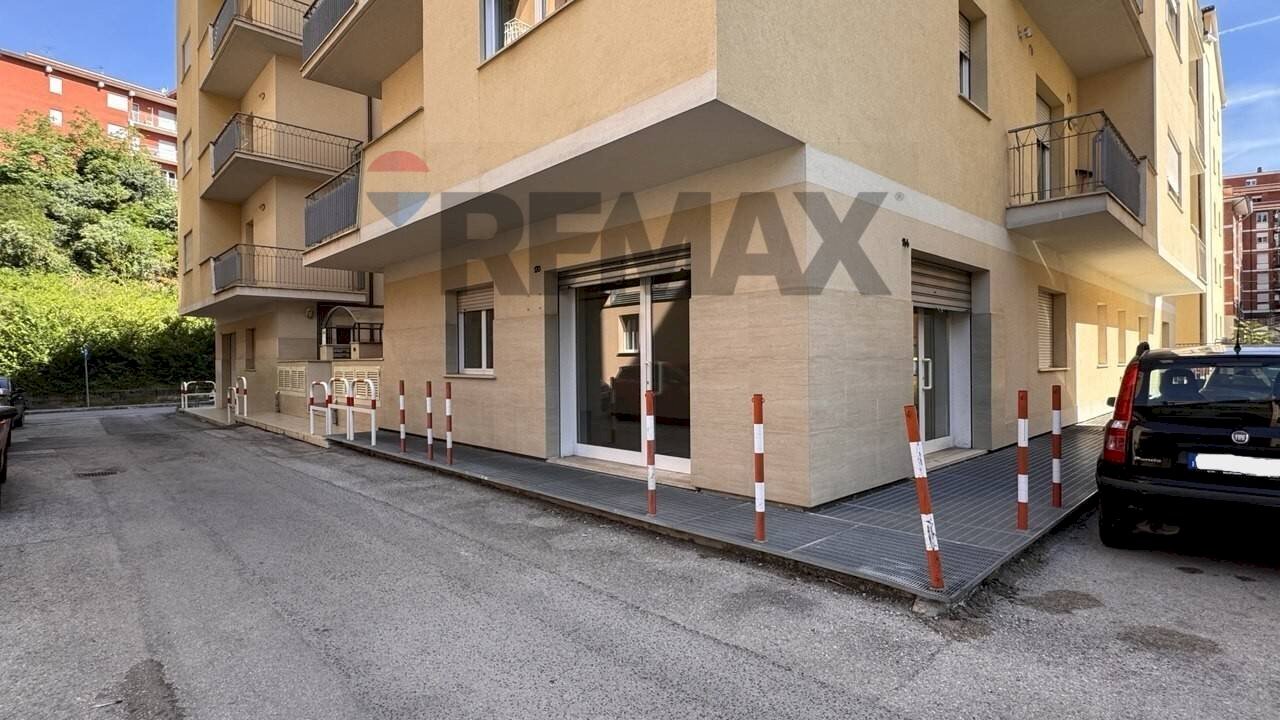 Edificio all\'aperto - Commercial Premises via Strinella
170, L'Aquila - photo 2