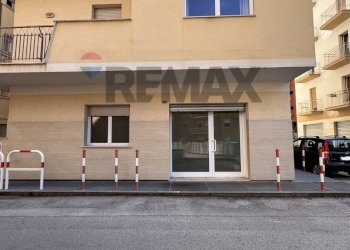 Edificio all\'aperto - Commercial Premises via Strinella
170, L'Aquila - photo 3