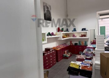 Camera / camera da letto - Negozio Via Giuseppe Ricciardi
42, Napoli - foto 10