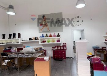 Camera / camera da letto - Negozio Via Giuseppe Ricciardi
42, Napoli - foto 1