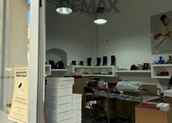 Camera / camera da letto - Negozio Via Giuseppe Ricciardi
42, Napoli - foto 9