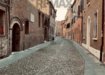Edificio all\'aperto - Appartamento via del carbone
 
9, Ferrara - foto 1