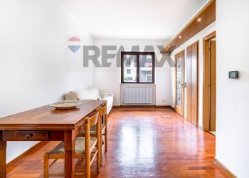 Sala da pranzo - Semi-detached house VIA BANFI
 
15, Garbagnate Milanese - photo 11