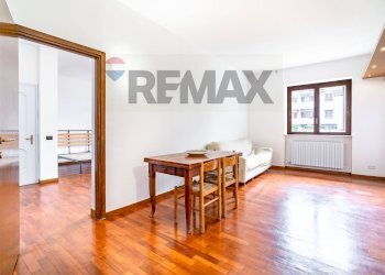 Sala da pranzo - Semi-detached house VIA BANFI
 
15, Garbagnate Milanese - photo 12