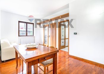 Sala da pranzo - Semi-detached house VIA BANFI
 
15, Garbagnate Milanese - photo 13