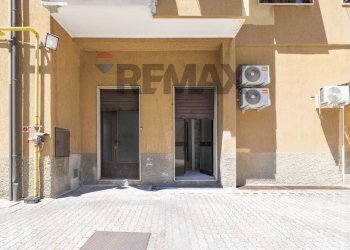 Edificio all\'aperto - Negozio Via Monte Bianco
 
21C, Monza - foto 18