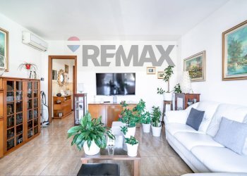 Soggiorno - Villa a Schiera VIA PAGANINI
 
35, Caronno Pertusella - foto 3
