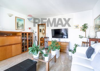 Soggiorno - Villa a Schiera VIA PAGANINI
 
35, Caronno Pertusella - foto 4