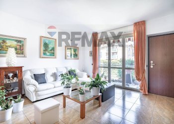 Soggiorno - Villa a Schiera VIA PAGANINI
 
35, Caronno Pertusella - foto 5