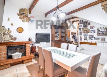 Sala da pranzo - Villa a Schiera VIA PAGANINI
 
35, Caronno Pertusella - foto 23