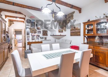 Sala da pranzo - Villa a Schiera VIA PAGANINI
 
35, Caronno Pertusella - foto 25