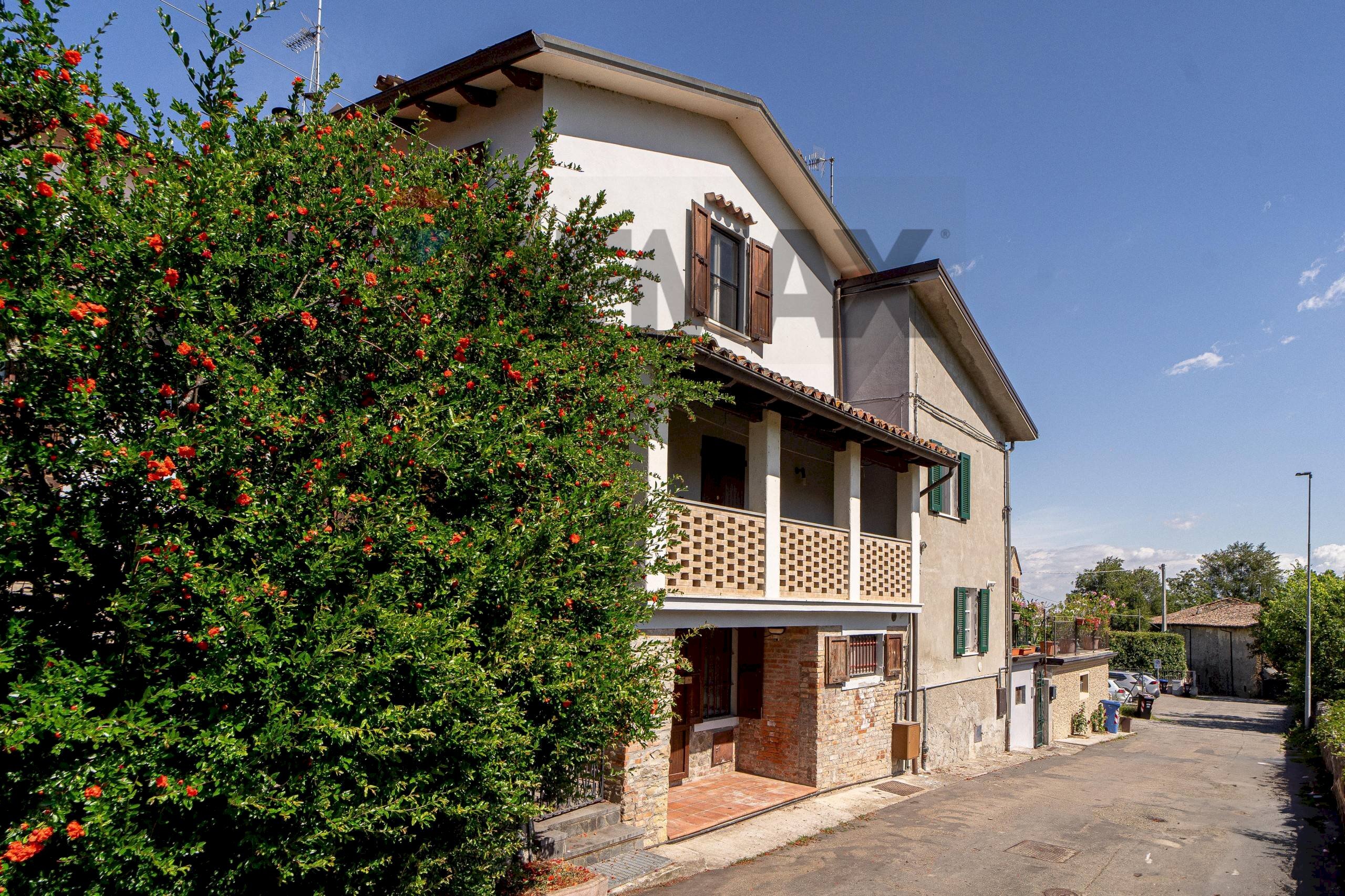 Casa all\'aperto - Casa semi indipendente Strada Torregiani
 
35, Collecchio - foto 1