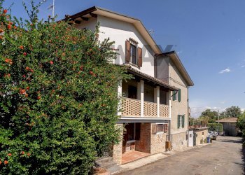 Casa all\'aperto - Casa semi indipendente Strada Torregiani
 
35, Collecchio - foto 1