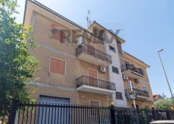 Edificio all\'aperto - Trilocale Via Corvara
44, Roma - foto 24