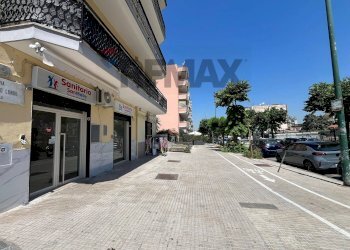 Edificio all\'aperto - Negozio via Bartolo Longo
126, Napoli - foto 1