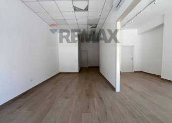 Stanza vuota - Negozio via Bartolo Longo
126, Napoli - foto 3