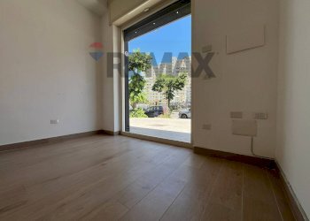 Stanza vuota - Negozio via Bartolo Longo
126, Napoli - foto 7